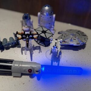 Lot of 9 Star Wars toys/collectables OBO